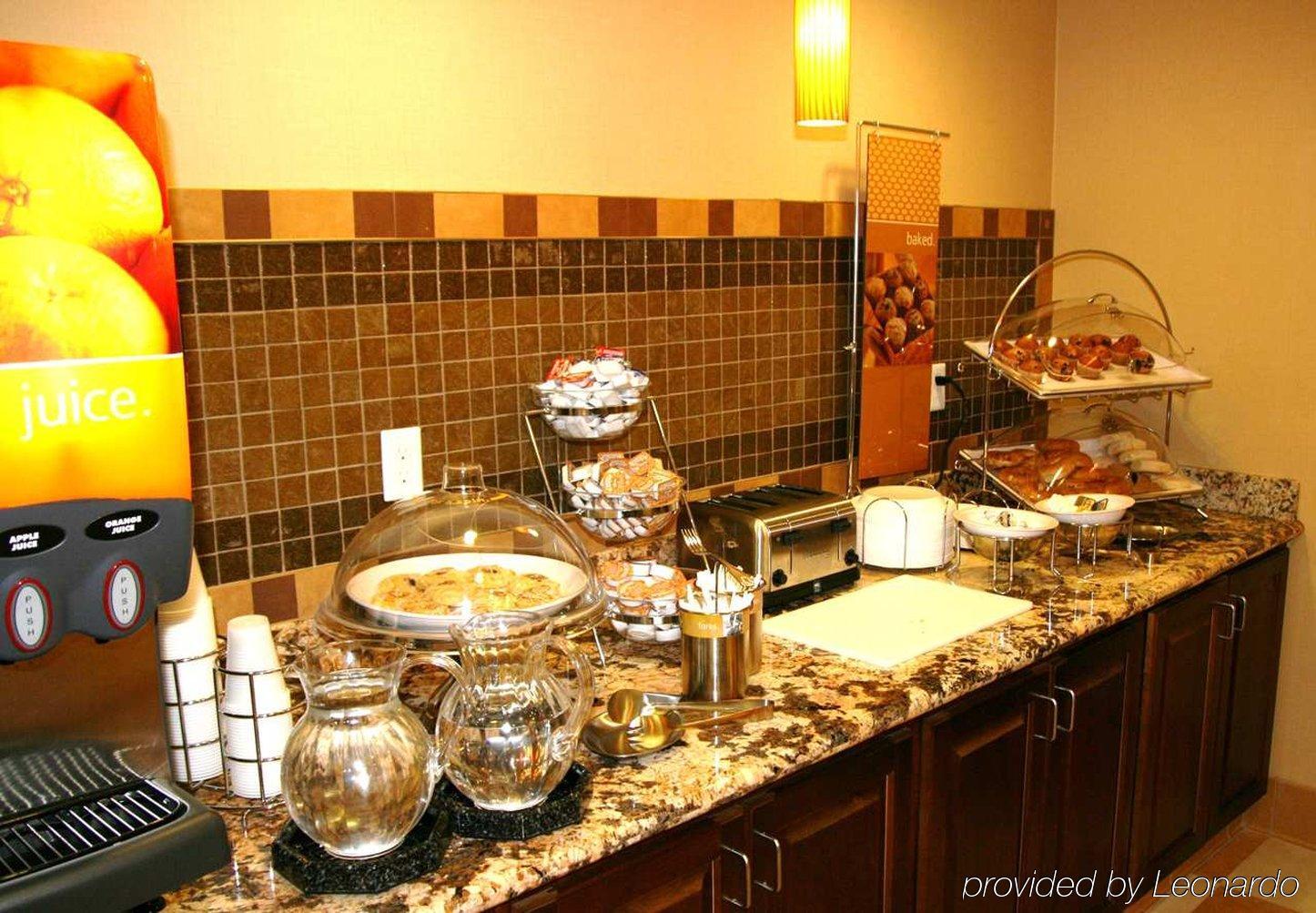 Hampton Inn & Suites Watertown Restaurant foto